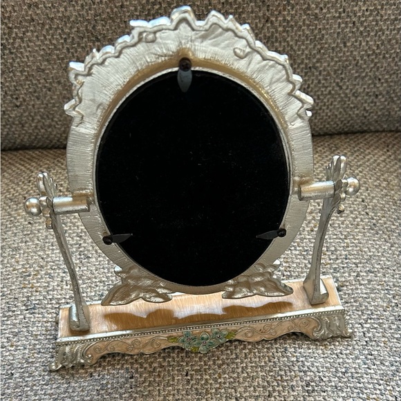Vintage Vanity Mirror in heavy cast iron with enamel floral design. - Picture 3 of 3